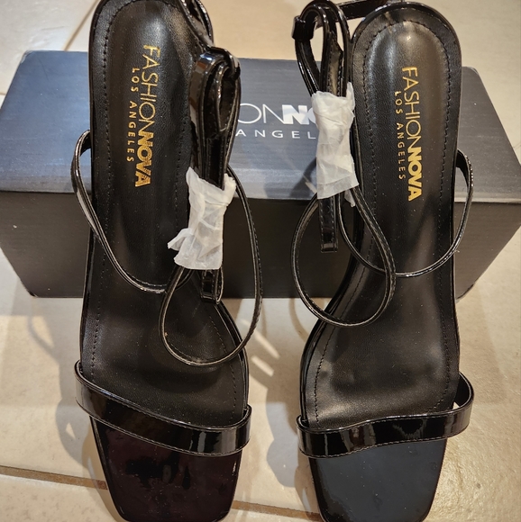 FASHIONOVA sandals 8.5 - Picture 2 of 4